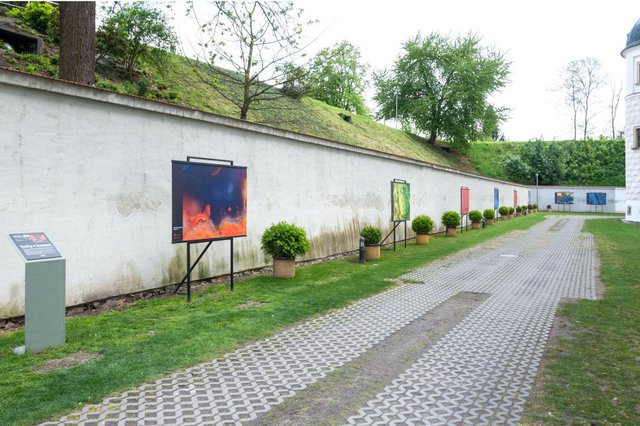 Světy v kameni - výstava v Open Air galerii Parkán