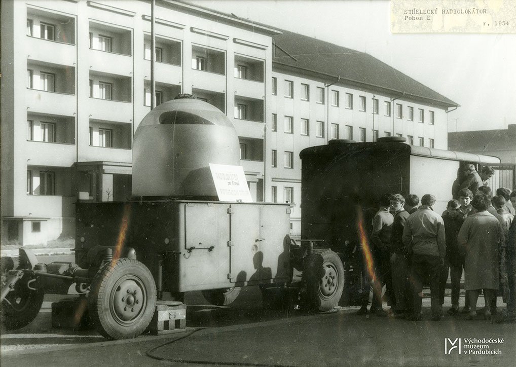 Vojenský radiolokátor POHON E, 1954